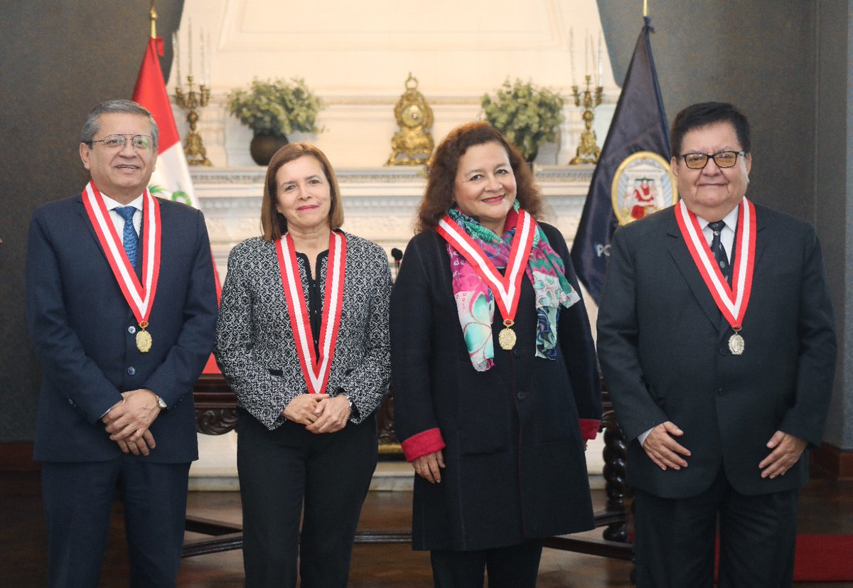 #EstaMañana Presidente del Poder Judicial, Javier Arévalo Vela, tomó juramento a la magistrada Rosa María Ubillús Fortini en el cargo de jueza suprema provisional de la Corte Suprema de Justicia de la República.