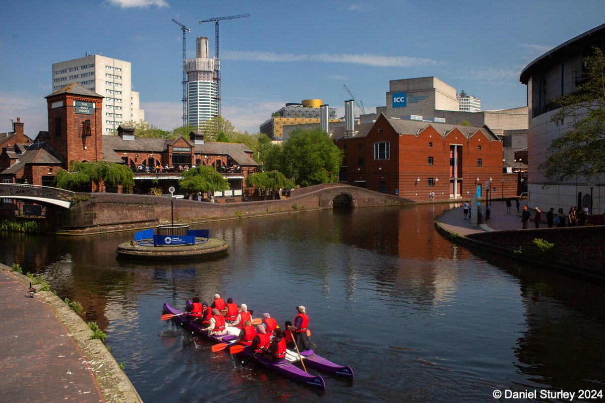 #Birmingham UK, canoe fun on the #canal at Old Turn Junction 😃 #BirminghamWeAre #Canals #FullColourNoFear