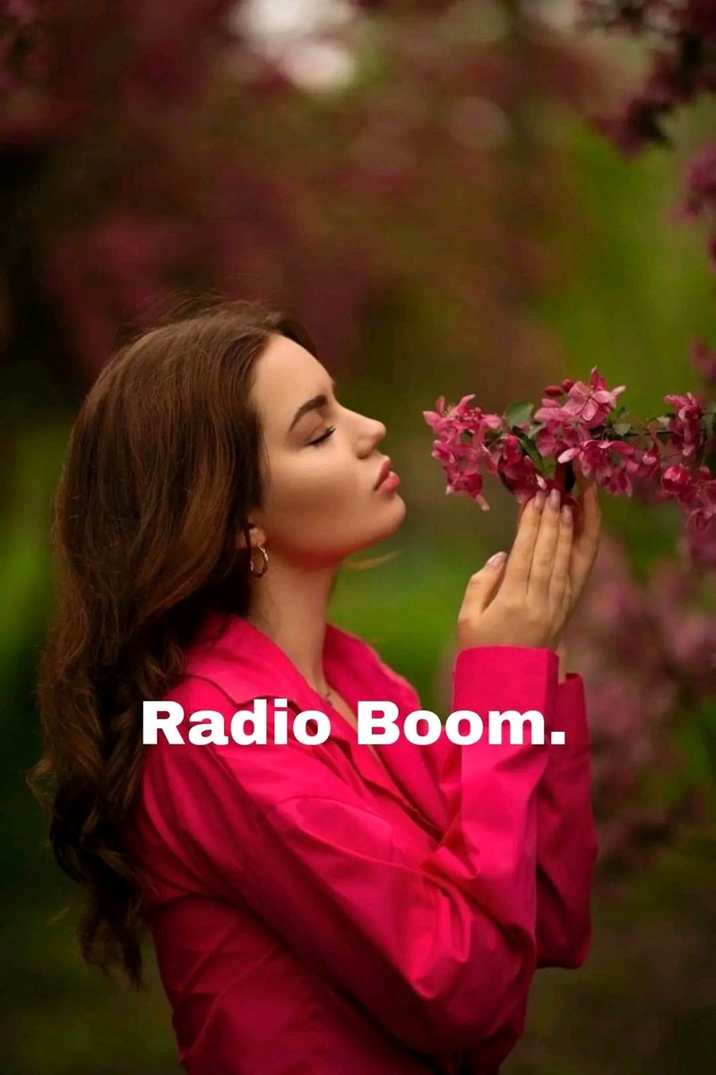 Happy day friends! Here Radio Boom. To listen to the radio press here: kosztanadi.radio12345.com