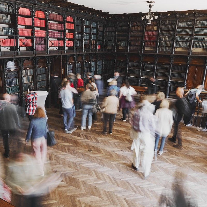 Hier wird Geschichte lebendig 📜🏛️ Besuchen Sie unsere Medizinhistorischen Führungen und erfahren Sie mehr über die Geschichte des Billrothhauses & der Gesellschaft der Ärzte in Wien 🙌 EINTRITT FREI 🙌 Alle Termine finden Sie auf buff.ly/3L4atI1. Wir freuen uns auf Sie!