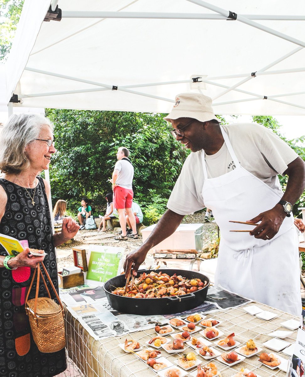 ShopLocRaleigh's tweet photo. 🍗 Giveaway 🌽 The Farm to Fork Picnic at Fearrington Village is back and we're giving away TWO tickets (a $250 value)! Head over to our Instagram to enter. 

Get tickets: https://t.co/jiZ9whD3Aj

🌽 @f2fpicnicnc
🗓 June 2, 2024
⌚️ 4pm-7pm
📍 Fearrington Village https://t.co/RuimCCa4Sb