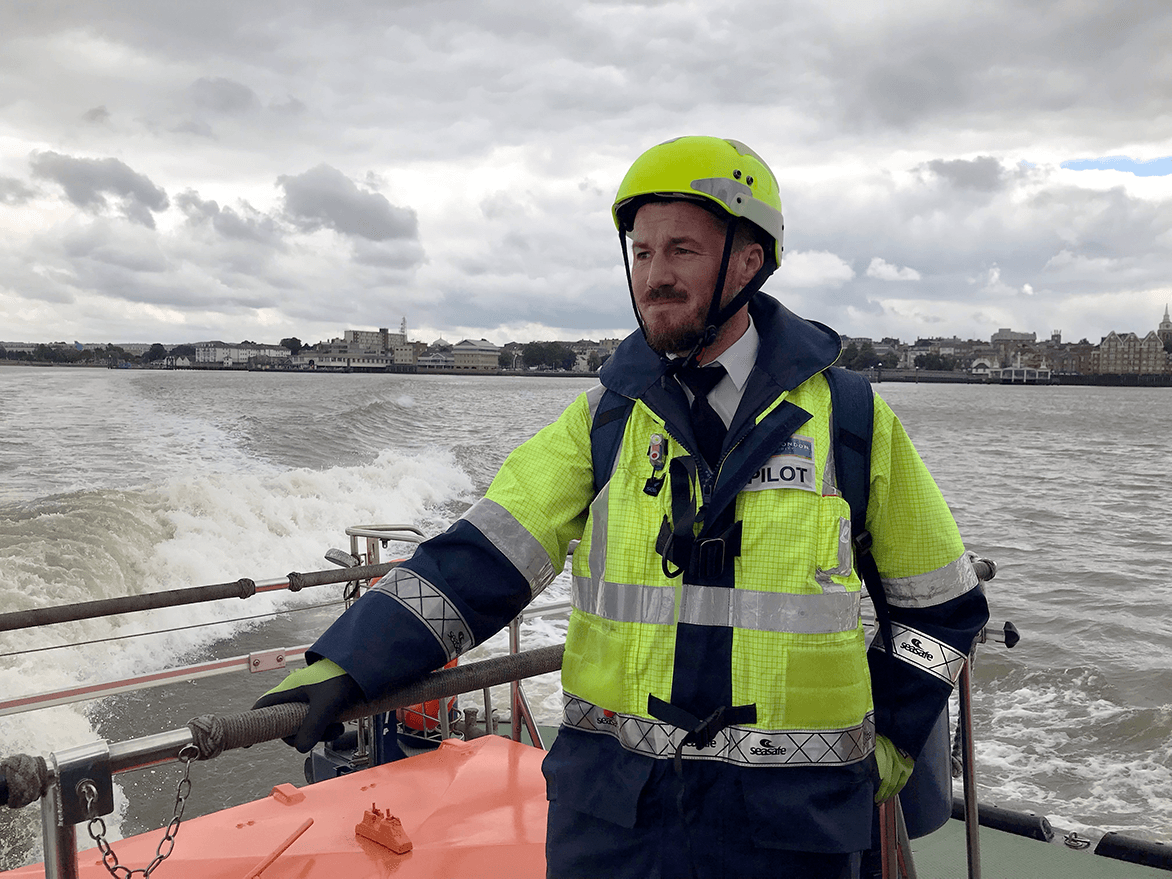 🏗️ Our pilots are true maritime experts. With a comprehensive understanding of the tidal Thames, they help vessels safely navigate through complex channels, bridges and berths hubs.la/Q02wF7VD0 #TradingThames #PortofLondon #Pilotage