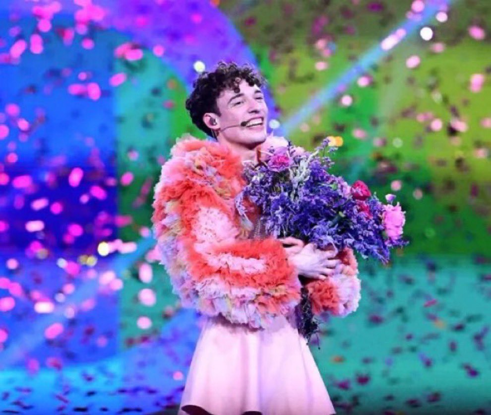 #DevletBahçeli : #Eurovision’da birinci olan İsviçreli erkek sanatçının tüylü ceket, makyaj ve etekle yarışmada boy göstermesi utanç vericidir. Batsın böyle çağdaşlık.”