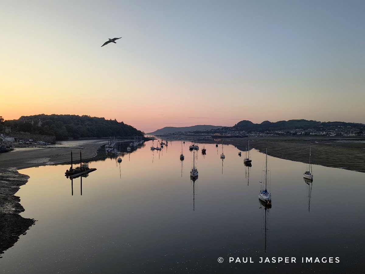 Reflections at Llyn Gwynant and a beautiful sunset at Conwy last week in #eryri #snowdonia 😀
@ThePhotoHour @ItsYourWales @eryrinpa @StormHour @NorthWalesWalks @WelshCountry @AngleseyScMedia