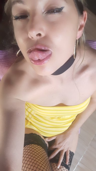 Giorno monellacci 😍🥰ci vediamo stasera in live su cam4  alle 21.00,vi aspetto numerosi🥰👅💦🥵💋❤ https://t