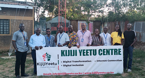 Check out the results of the Kijiji Yeetu Community Network, a project empowering rural communities in Kenya with internet access and digital skills. 💻🔗 Through local ownership @ISOC_Kenya creates opportunities for growth. Read the results here! bit.ly/3UGWE7P