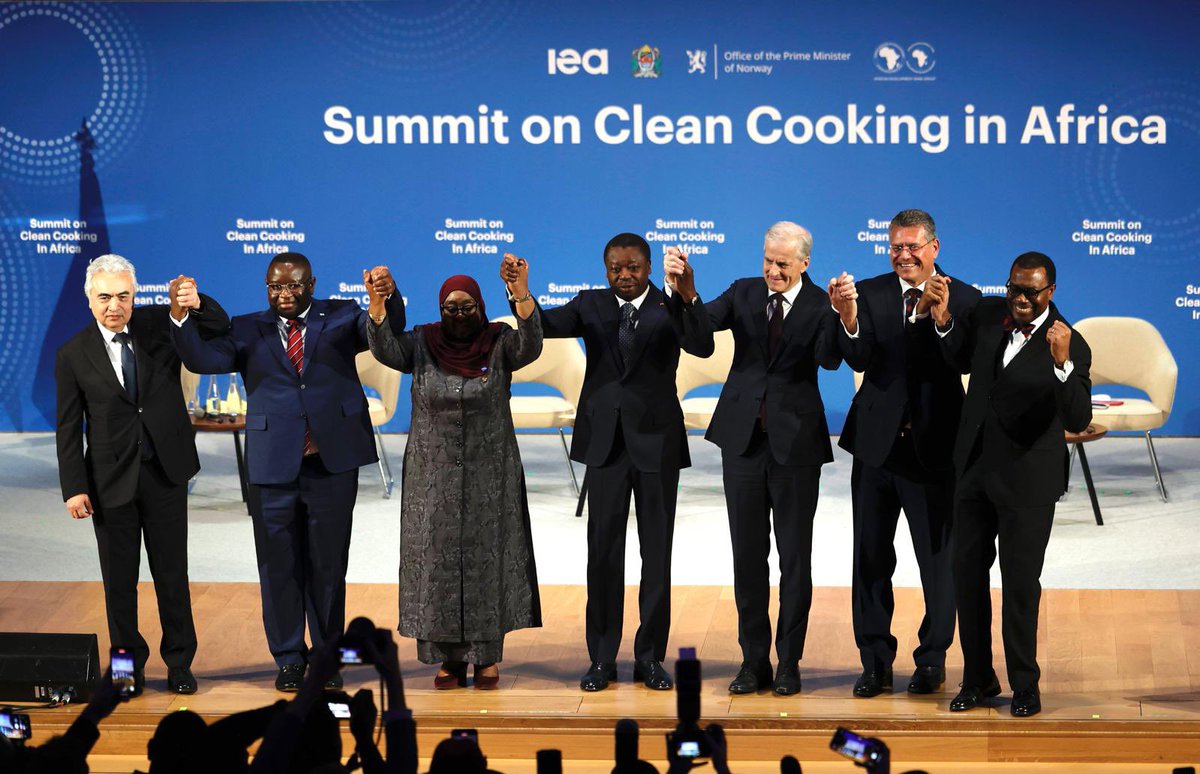 2.3 billion people globally lack access to clean cooking. Proud to announce that as #TeamEurope, we have mobilised € 400M for clean cooking activities under the Africa-EU Green Energy Initiative. Together, this is a problem we can fix. @IEA summit on clean cooking in Africa