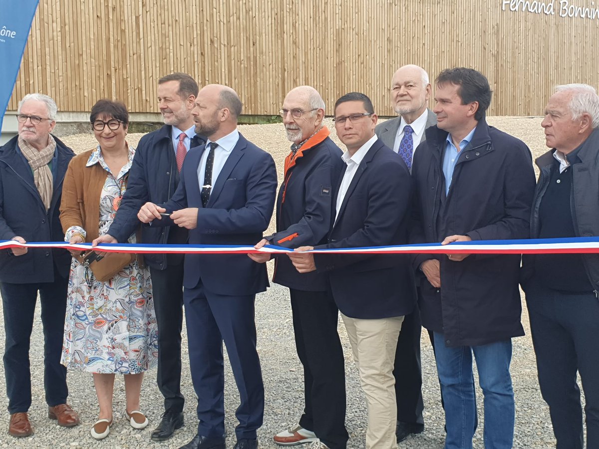 🌟 Inauguration réussie de l'espace aquatique Fernand Bonnin. 
🏊‍♀️ <a href="/MarieGuiteDufay/">Marie-Guite Dufay</a>, représentée par <a href="/ALAINBECQUET/">BECQUET ALAIN</a>, a souligné l'engagement envers le bien-être et les loisirs des habitants de #BFC.
✅900K€ de subvention régionale ont été alloués pour ce projet !
