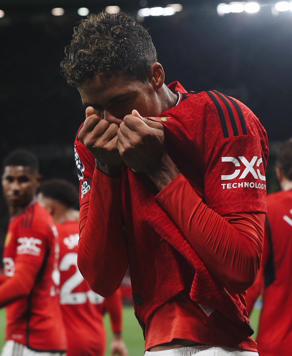 🚨 At 28, Raphael Varane pushed for a move away from Real Madrid despite still being a very important player for them, because he wanted to fulfil his dream of playing for Man Utd So happy to have seen him wear our shirt. THANKS, RAPHA. ONCE A RED... ❤️❤️❤️
