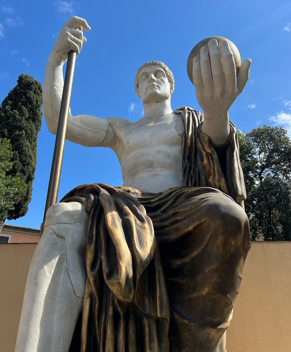Sarà che ho altri gusti in fatto di arte ma a me a guardare la ricostruzione del colosso di Costantino viene da pensare all’ego ipertrofico delle persone di potere
#Roma Musei Capitolini