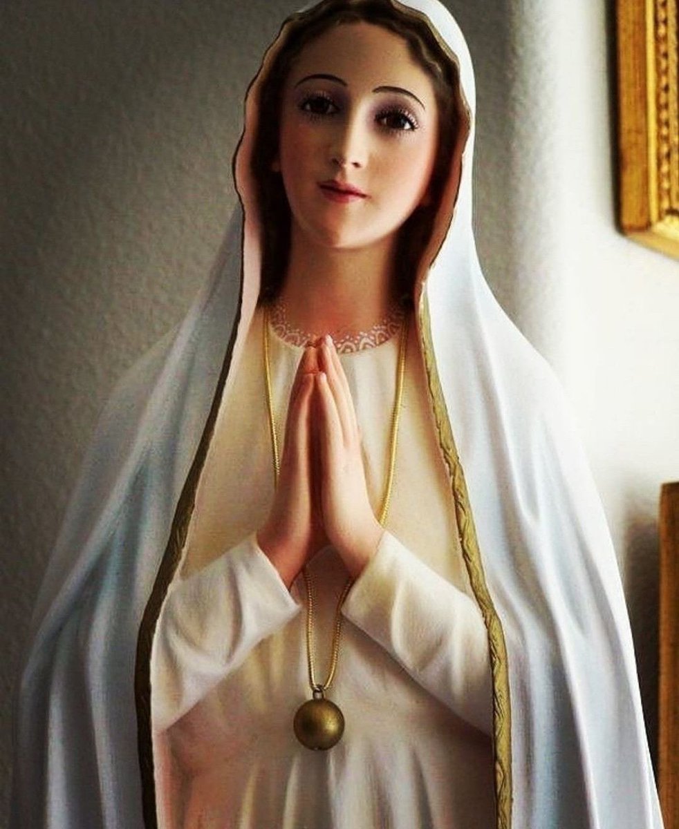 María, Madre nuestra, ruega por la Paz del Mundo.
