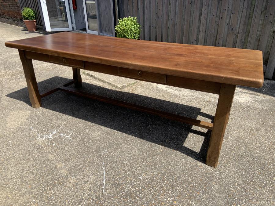 Vintage Oak Farmhouse Table With Two Drawers rb.gy/227j7o #oakfarmhousetable #antiquefarmhousetable #farmhousetable #antiquediningtable #antique #furniture