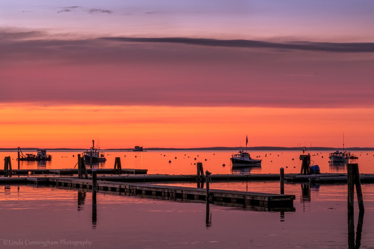 Red sky in morning,sailors take warning!
Thank you Linda Cunningham for this sunrise shot from Rockland Harbor.
#FirstAlert
#MEwx