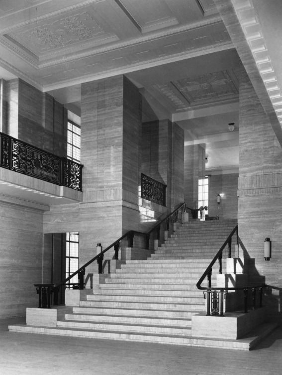 Staircase, Senate House and Library, Bloomsbury 1936 Charles Holden buff.ly/44FNQT7