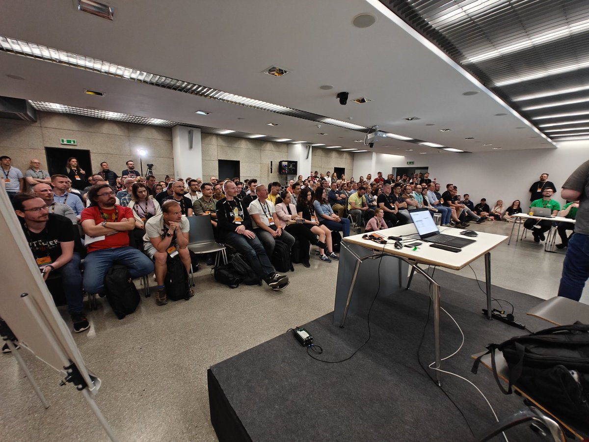 ErwindeKreuk's tweet image. Fullhouse for @BenniDeJagere @sqlday talking about DirectLake mode.