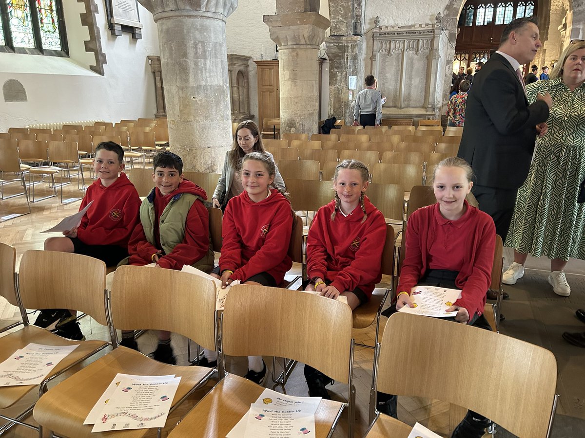 PPSMrsSymes's tweet image. The year 6 CROESO team and Rose have arrived at St Woolos Cathedral to join with other children’s services across Newport. Rose will be reading her poem - The Magic Box to a packed cathedral. @PentrepoethPrim