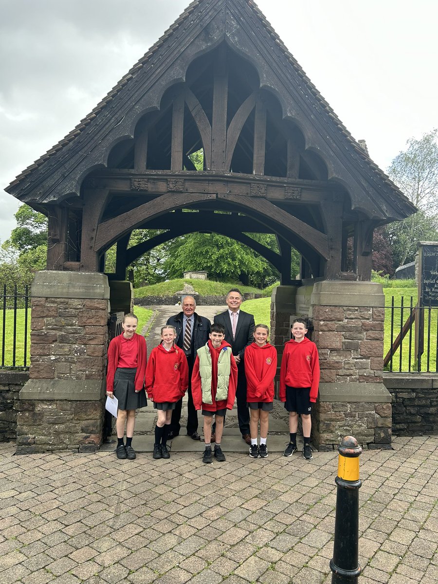 PPSMrsSymes's tweet image. The year 6 CROESO team and Rose have arrived at St Woolos Cathedral to join with other children’s services across Newport. Rose will be reading her poem - The Magic Box to a packed cathedral. @PentrepoethPrim