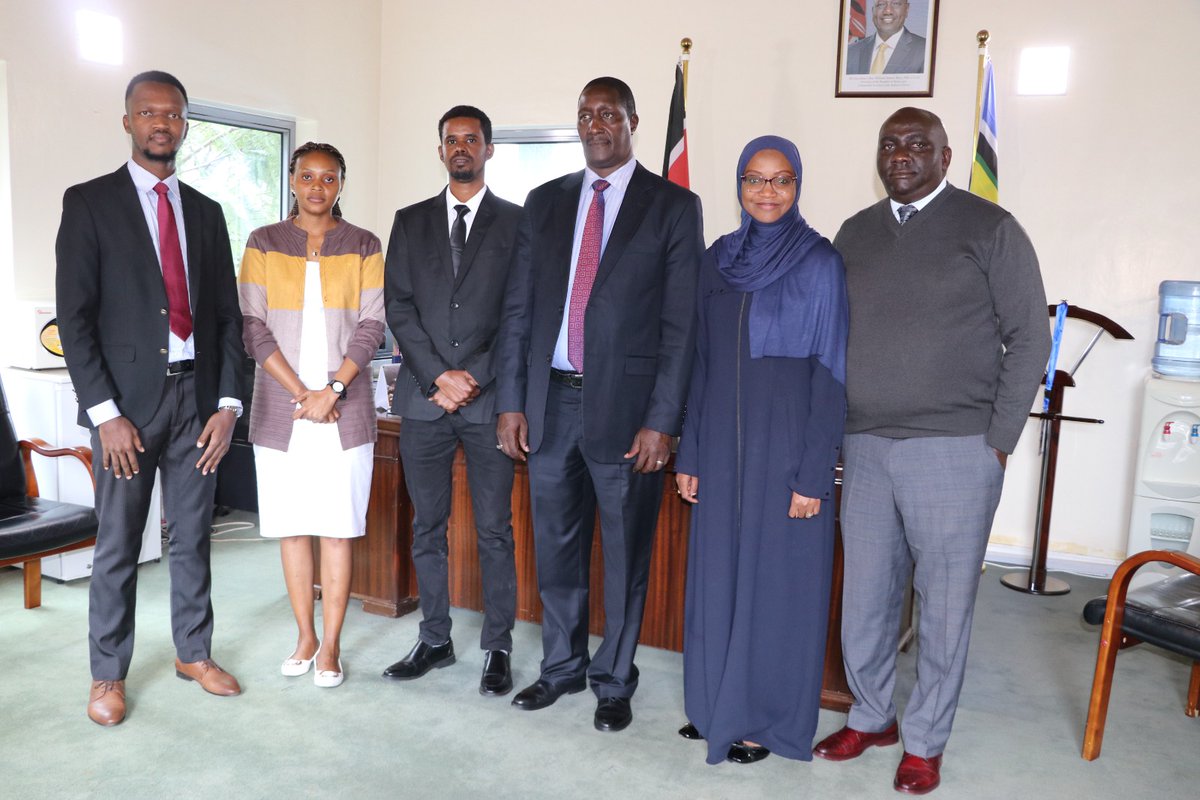 The United States Committee for Refugees and Immigrants @USCRIdc, an American based NGO, paid courtesy call to the CRA @burugu_j in his office as they start operations in Kenya. The CRA assured them DRS's collaboration and support.