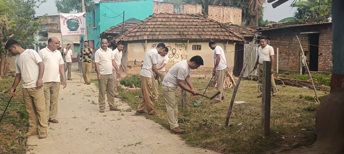 To promote the message of 'Mission Lifestyle for Environment', troops of @BSF_SOUTHBENGAL conducted a Swachhata drive near the premises of sector HQ-Malda,West Bengal. 

#MissionLife
#SwachhataAbhiyan