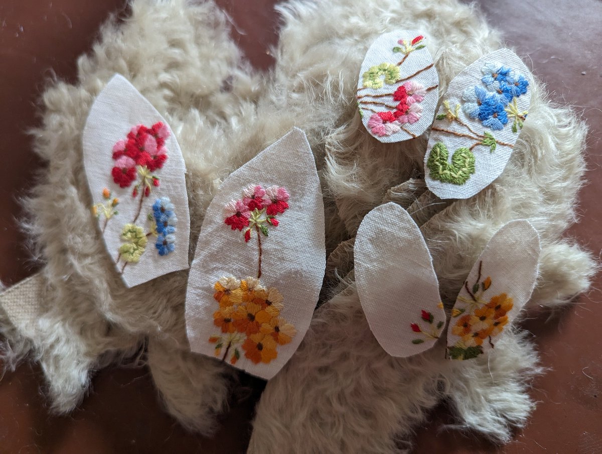 Some gorgeous vintage embroidered linen for footpads and inner ears on today's #BramberBears 💕