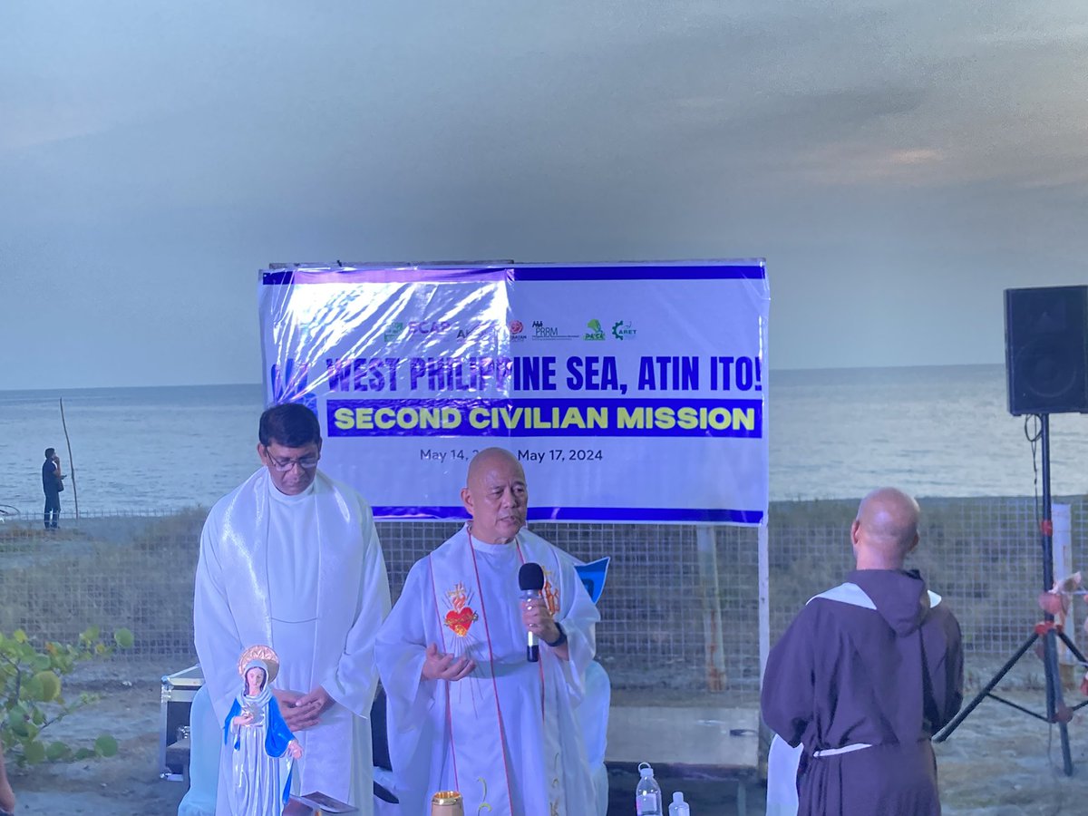 LOOK: The Atin Ito Coalition holds a mass here in Botolan, Zambales, a day before their civilian convoy to Scarborough or Panatag Shoal. A total of 100 fishing boats with over 100 fishermen will join the convoy. | @NCorralesINQ Visit newsinfo.inquirer.net for more updates and