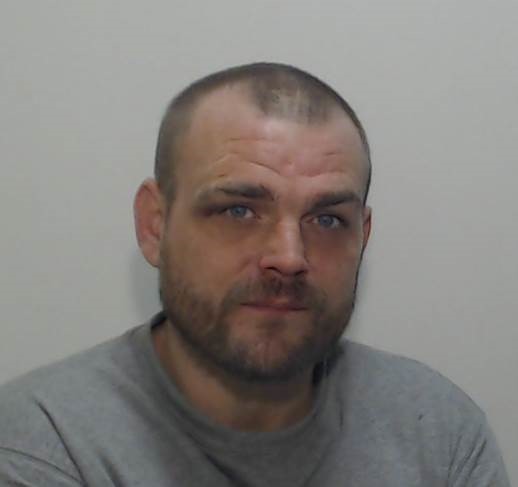 #WANTED | GMP are appealing for the public’s help to trace Steven Reid (12/04/1983) from the #Oldham area who is wanted on recall to prison. Any Info? Call police on 101 or 0161 856 8829 - or @CrimestoppersUK