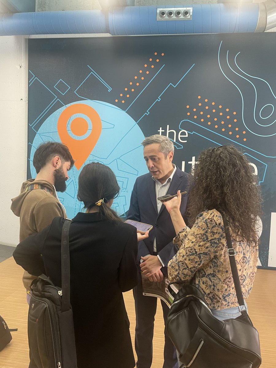 Esta mañana estamos en @GobiernodeCeuta para exponer los programas que lanzamos desde @eoi con financiación #NextGenerationEU. Nuestro DG @bayonlopez atiende a los medios en la previa de la jornada.