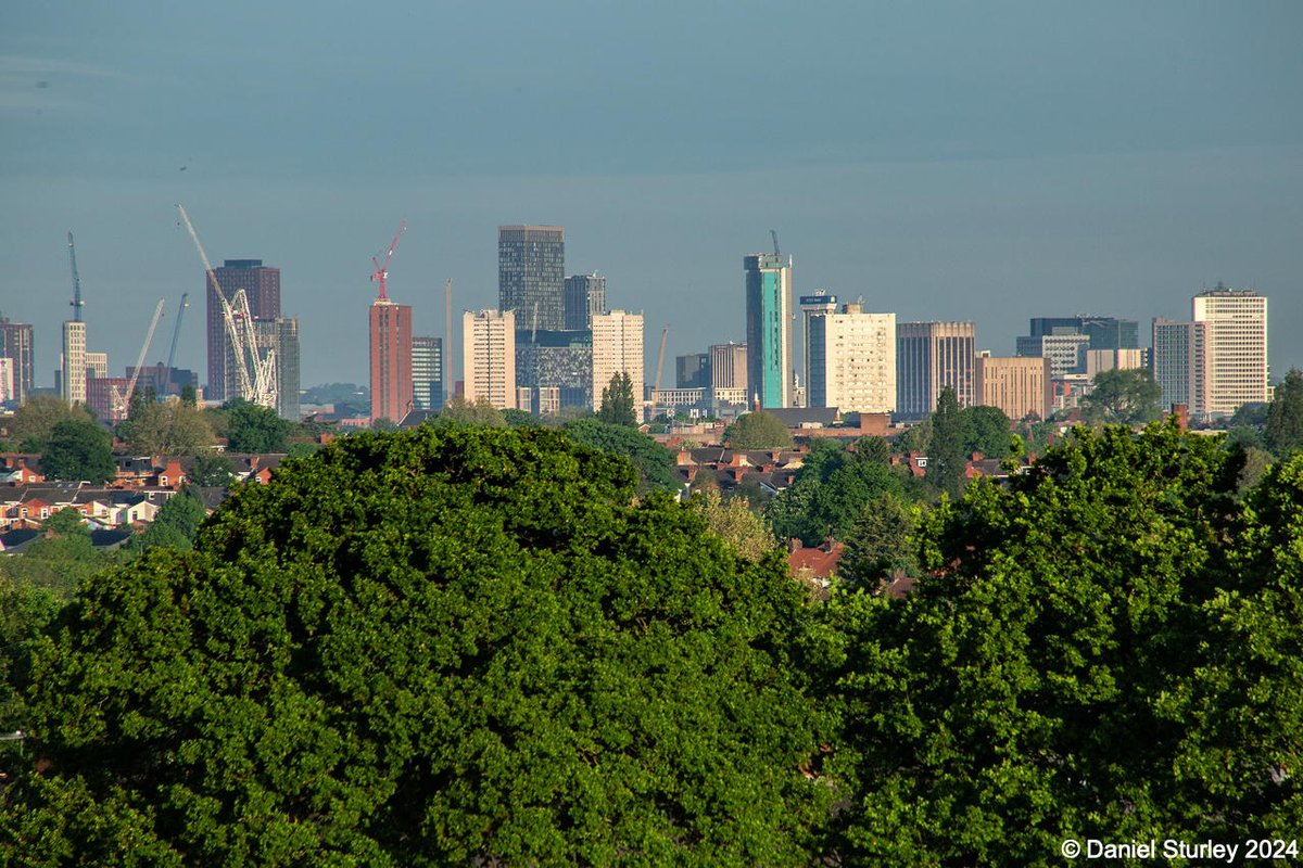 #Birmingham UK, just the south and west sides of the #city #skyline from Oaklands Recreation Ground in #Yardley 😎 #BirminghamWeAre #FullColourNoFear #TheCityInTheTrees