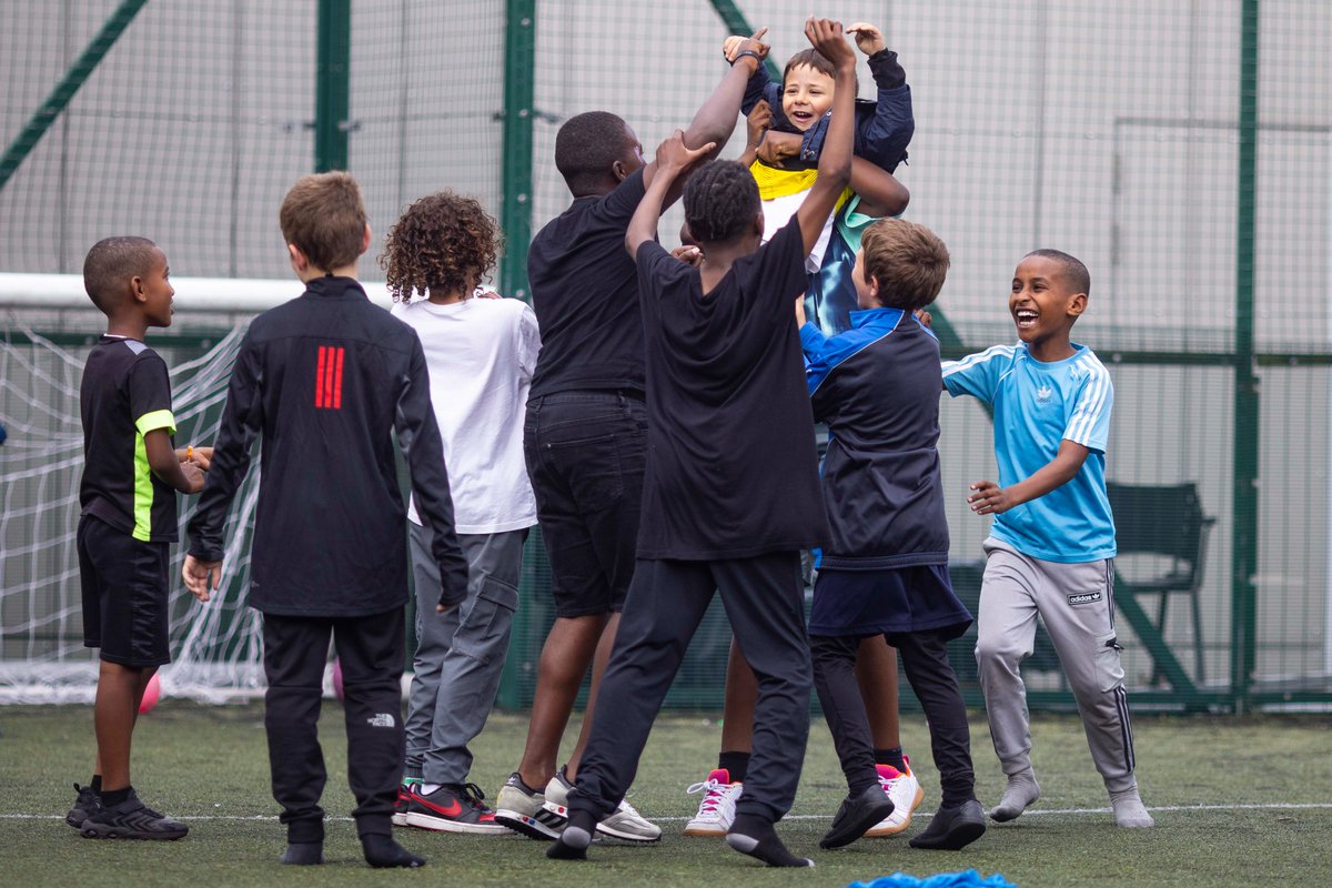 Congratulations to @OnSideYZ on the £400,000 award raised by players of @PostcodeLottery. Huge thanks to players of @PostcodeLottery, as their support will positively impact the lives of thousands of young people across the country! #PostcodeLotteryPeople 🧡💛