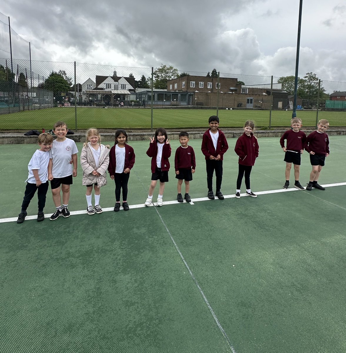 A few year 1&2 children have arrived at the @SSPSutton Multi Skills event this morning.🏏 They are all excited to take part in a range of sports such as Cricket, Tennis and Squash. #LEOsports7 #LEOacademies