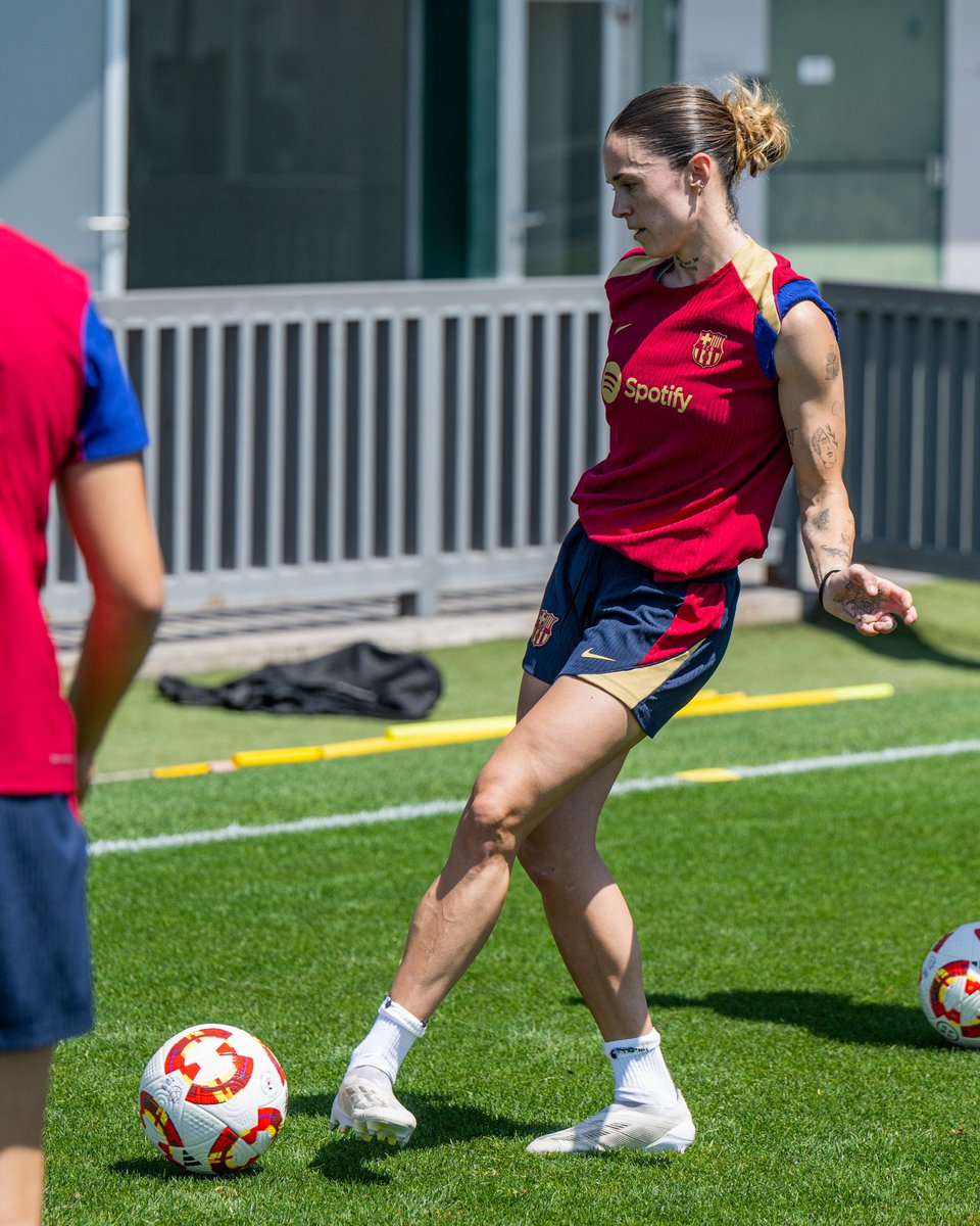 😍 Things you love to see! @MapiLeon16 is back on the training pitch 💪 📸: @FCBfemeni #UWCL