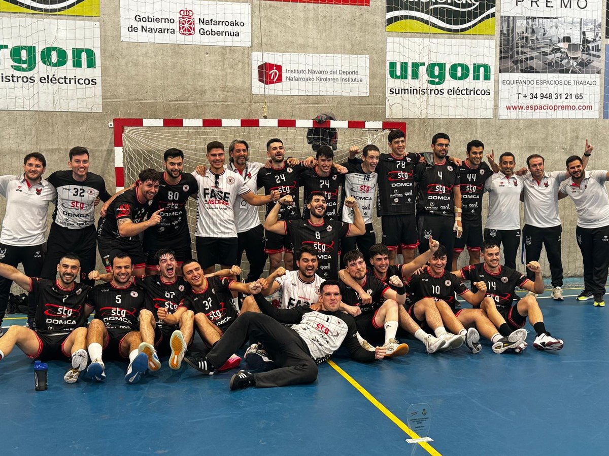 🕴️ Toca vestirse de gala para realizar #DirectoMarcaGranada 

⚽️ Novedades del entrenamiento #GranadaCF 
🗣️ RP de <a href="/JRSandovalH/">José Ramón Sandoval</a> antes del #RayoVallecanoGranada
🤾 Nos visita el <a href="/Cbmcgranada/">BM Ciudad de Granada</a> tras el ascenso a 1ª Nacional 
🤪 Resto de crónicas del fin de semana

⏰ 13:00-15:00h