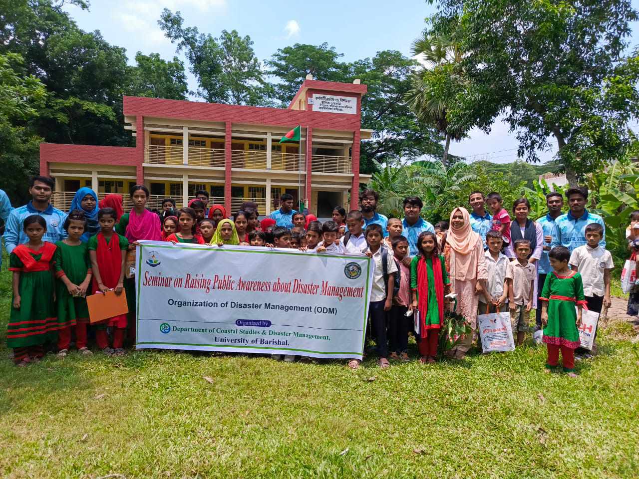 শিক্ষার্থীদেরকে দুর্যোগ ব্যবস্থাপনা সম্পর্কে সচেতন করার লক্ষ্যে সেমিনার অনুষ্ঠিত।
