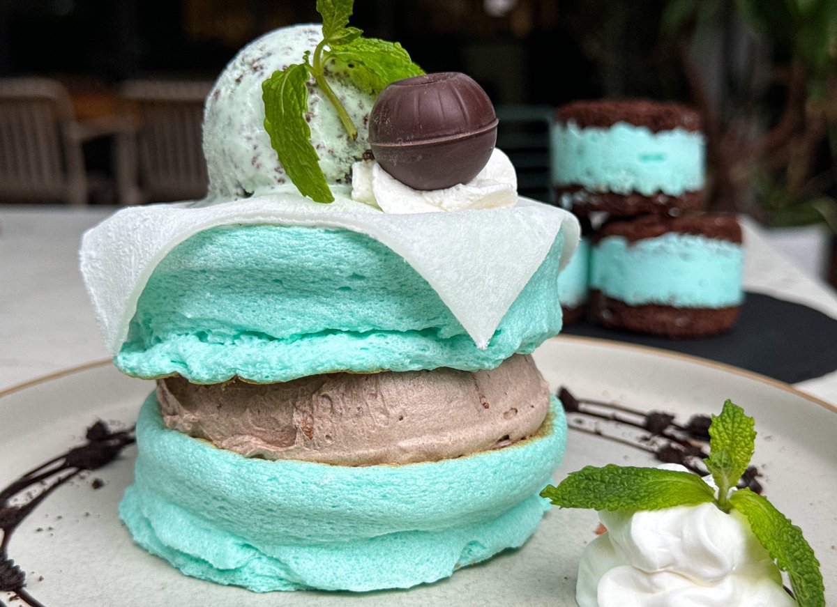 512 CAFE&GRILL】 @東京：新宿駅から4分 チョコミントまみれのパン