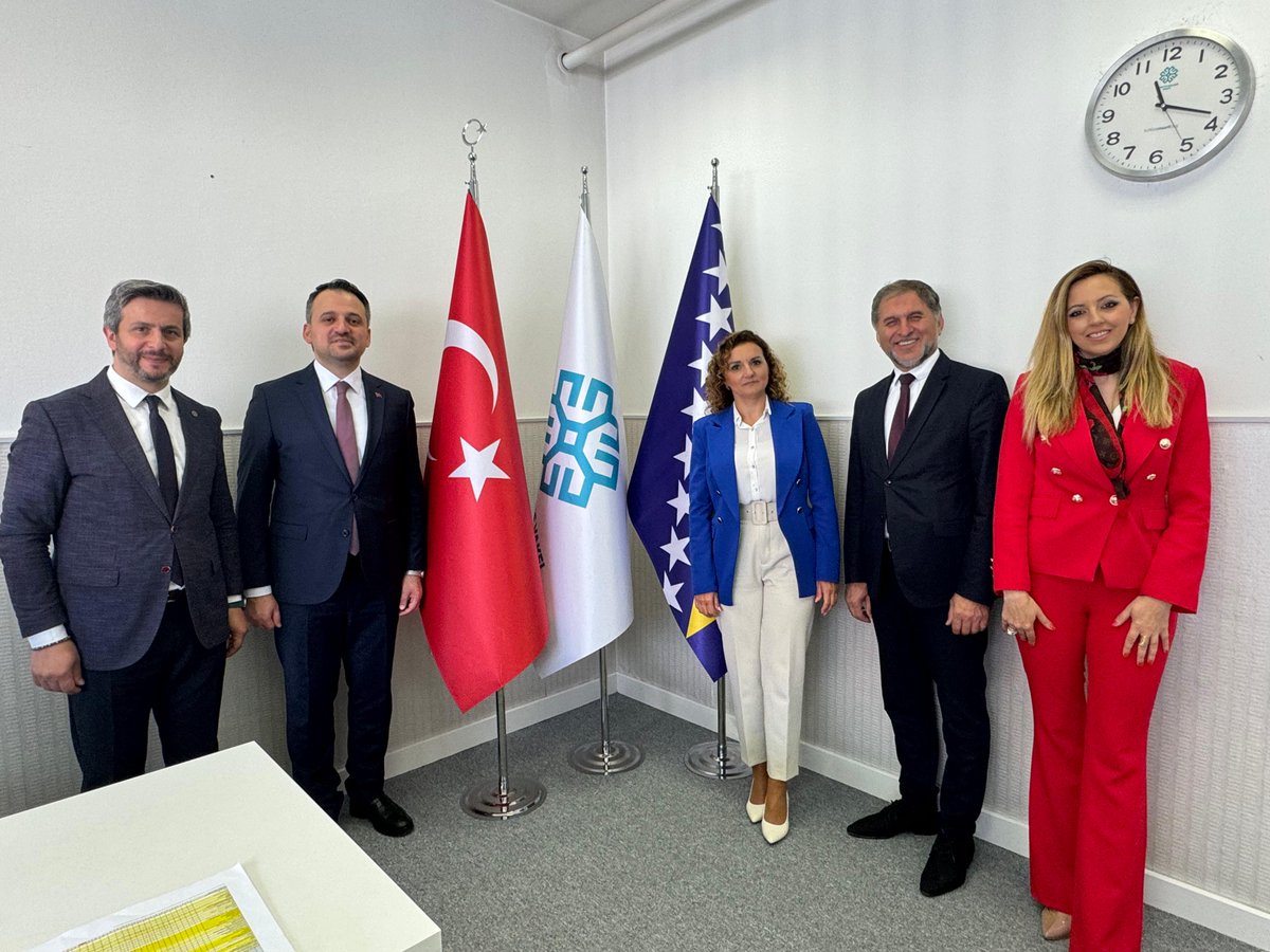 eminogluenes's tweet photo. Türkiye Günleri ve Çocuk Şenlikleri Programı için Bosna Hersek’teyiz. 🇹🇷🇧🇦

Büyükelçimiz Sadık Babür Girgin'e, Yunus Emre Enstitüsü ve Türkiye Maarif Vakfı Bosna Hersek temsilcilerimize misafirperverlikleri için teşekkür ediyoruz.

📍Saraybosna, Bosna-Hersek https://t.co/1r6ECgJxWY