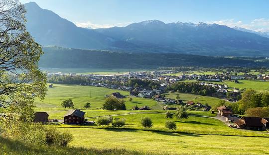 Alpnach is a village in the canton of Obwalden in #Switzerland .