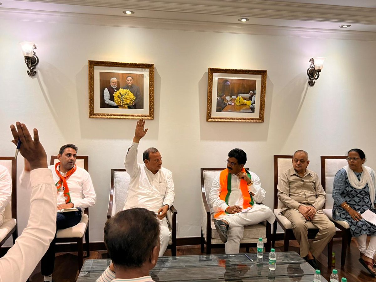 ShetSadanand's tweet image. Attended the core committee meeting of the #Tughlakabad Assembly Constituency, where we reviewed the progress and campaign strategies for the upcoming days of the #SouthDelhi Lok Sabha election.