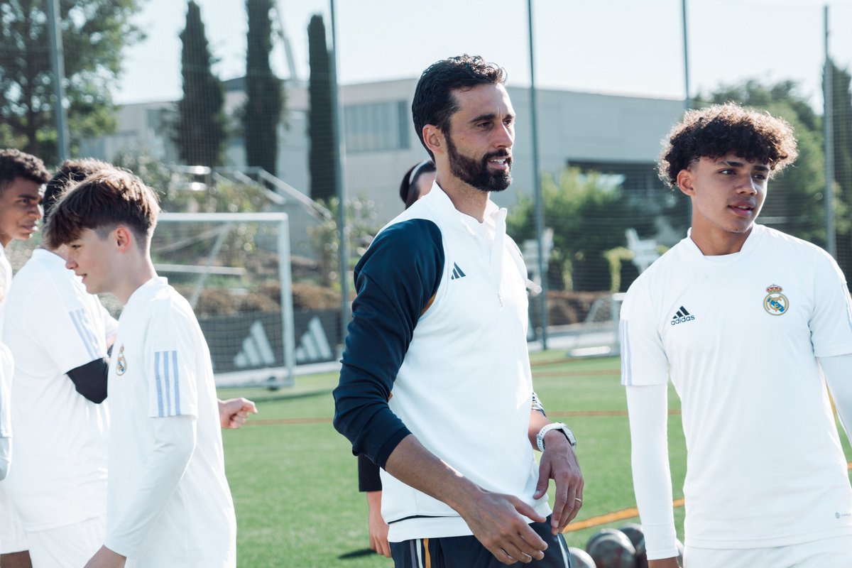 WakatakeGroupJP's tweet image. 元レアル・マドリードの選手@aarbeloa17が、マドリードで行われたWAKATAKE育成プログラム@isekeducacionの選手たちを訪問‼︎選手たちは、チリ、コスタリカ、メキシコ、パラグアイ、アメリカの5つの異なる学校からご参加頂きました🔥⚽️
#immersionprograms #SEKInternationalSchool 
#VamosWakatake