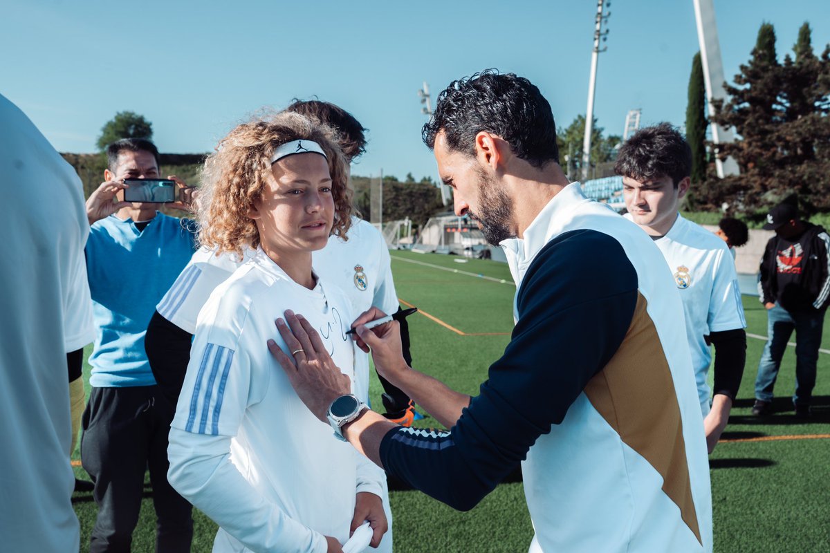 WakatakeGroupJP's tweet image. 元レアル・マドリードの選手@aarbeloa17が、マドリードで行われたWAKATAKE育成プログラム@isekeducacionの選手たちを訪問‼︎選手たちは、チリ、コスタリカ、メキシコ、パラグアイ、アメリカの5つの異なる学校からご参加頂きました🔥⚽️
#immersionprograms #SEKInternationalSchool 
#VamosWakatake