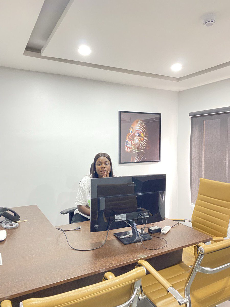 Slaying this career game, one email at a time. To book a space please click on the link in our bio or you can call us on 08177101010 #workspaces #workspaceinportharcourt #pyaleworkub #pyaleproperties #workstations #sharedofficespace #officespacerentals #officespaceforrent