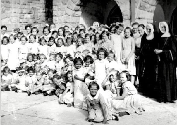 الناصره مدرسة راهبات الفرنسيسكان للبنات عام ١٩٤٠

Al-Nazareth Franciscan Sisters School for Girls in 1940
