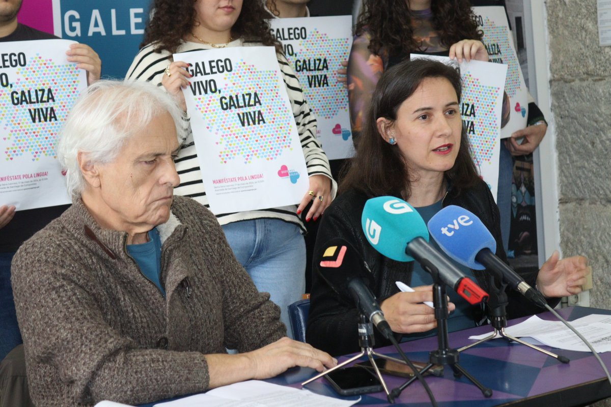 Hoxe en Vigo berramos ben alto QUEREMOS GALEGO VIVO! Con representantes das entidades que integran @QueremosGalego e co noso voceiro de luxo, o grande Pepe Carreiro, autor dos @OsBolechas. Manifestación en Compostela esta sexta feira 17 de maio ás 12.00 h.