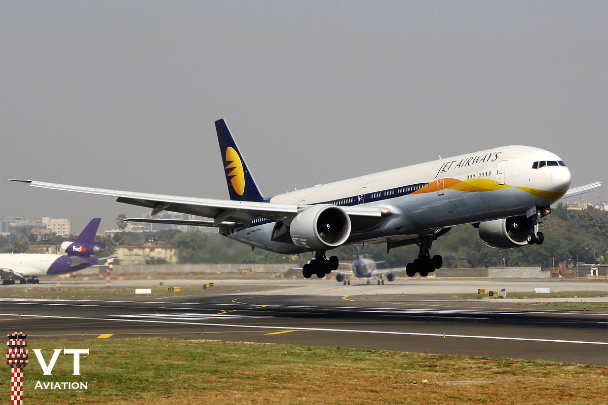 We can never be bored seeing @jetairways! Here is a @Boeing 777-300ER seconds before touchdown at @CSMIA_Official. 😍

#Avgeek #Aviation #PlaneSpotting #MumbaiAirport #JetAirways