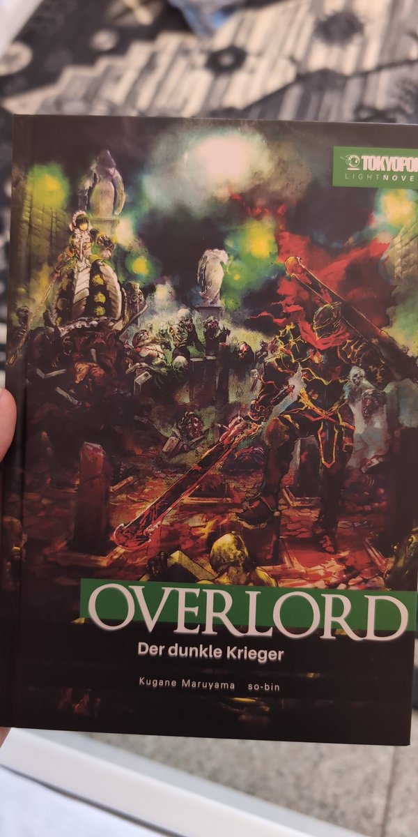 Ich sollte öfter novels lesen bin jetzt schon bei dem 2. Band von Overlord für den ersten habe ich nicht Mal 5 Tage gebraucht und es ist so viel besser als der Anime wow