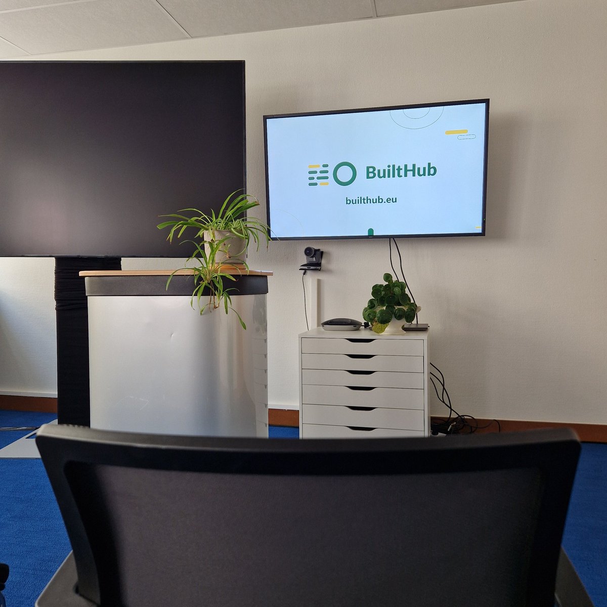 🚀 Join us LIVE at 13:30 for "Looking to the future with BuiltHub"! 🌟 

Tune in here: [youtube.com/live/LPaFUhEmP…] 📺 

Can't make it? The event will be recorded and available afterwards. 😊 #BuiltHub