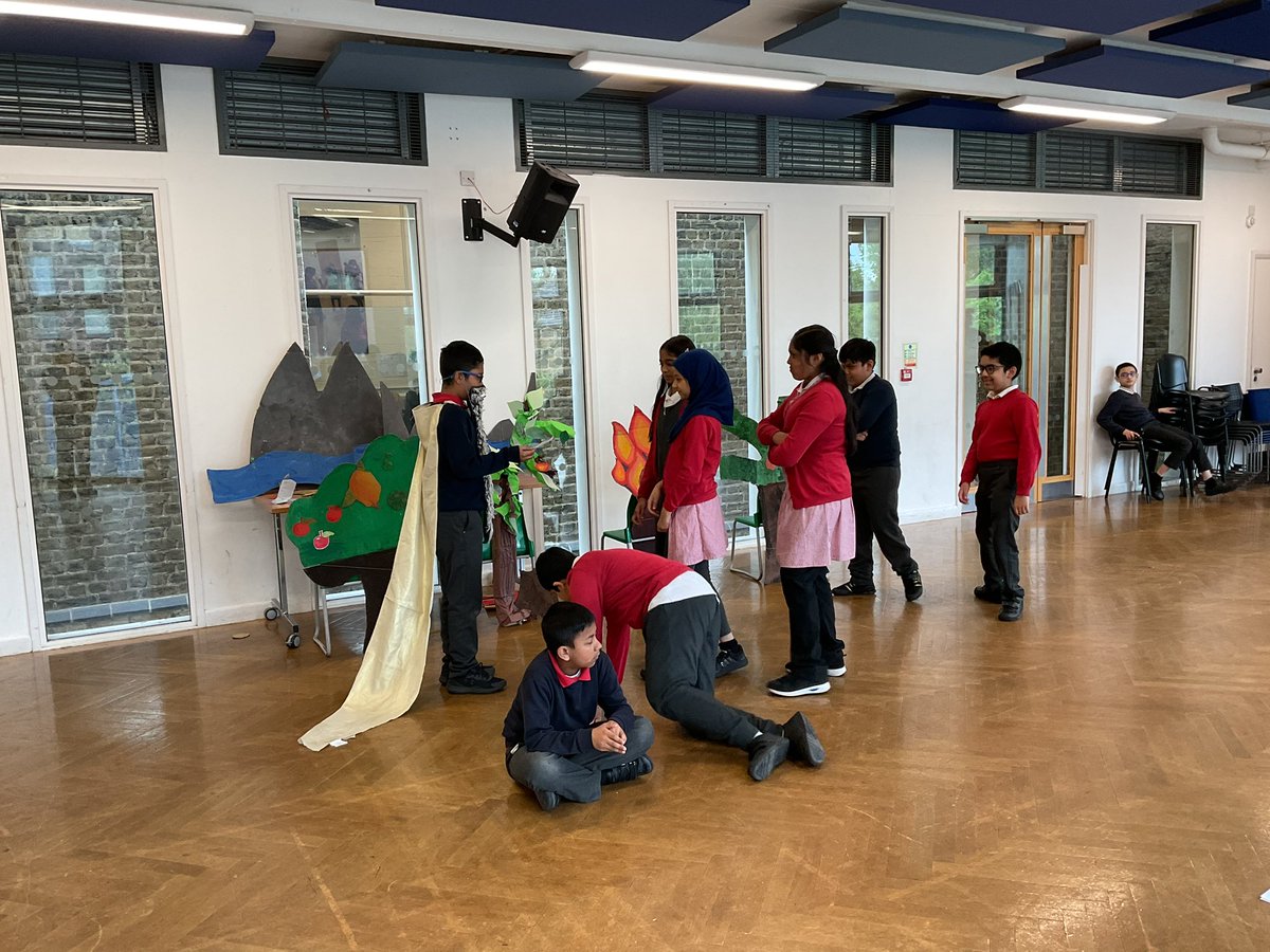 #hockneyclass had an amazing session with @RichMixLondon where we filmed our movie ‘The DEVastation’. We used our props, script, and the directors gave us constructive feedback to help us improve! #computing #english #uks2