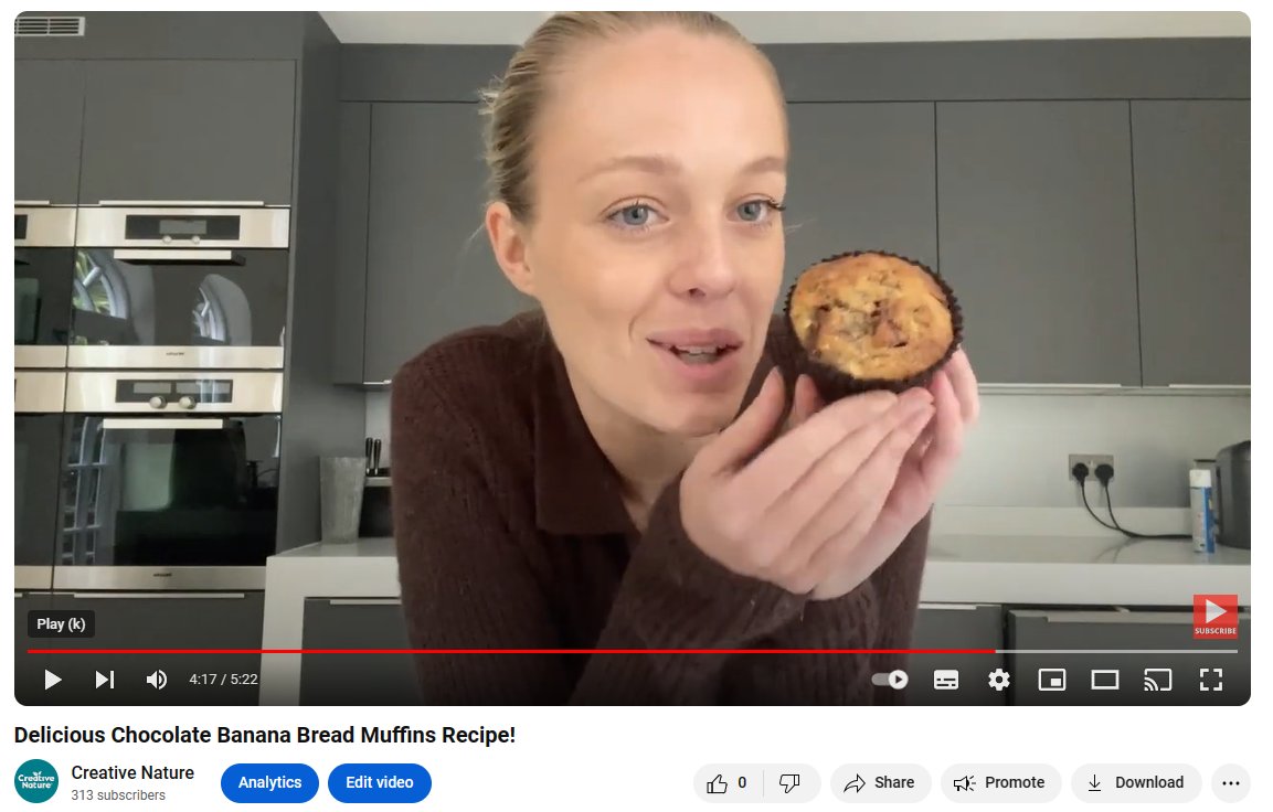 You can never go wrong with a Banana Bread Chocolate Chip Cupcake! Make sure you head over to our YouTube to find out how we made these, this is the only place you can be in the know!! youtube.com/watch?v=FcZ2pw… #allergies