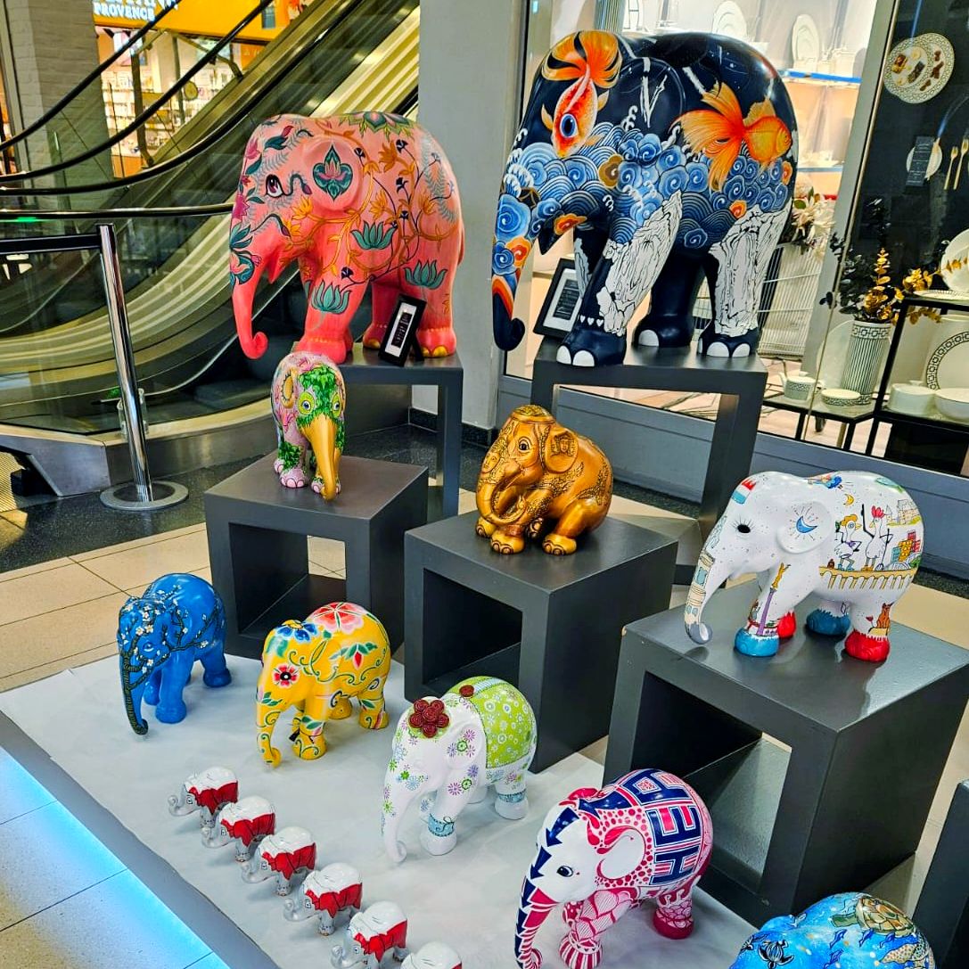 If you happen to be in Luxembourg: There is a small event in Insolite, La Boutique de Cadeaux, Belle Étoile shopping Center, Bertrand, Luxembourg until the 25th of May ✨️ #elephantparade #elephantstatue #handpainted #elephantparadefan⁠ #art #savetheelephant