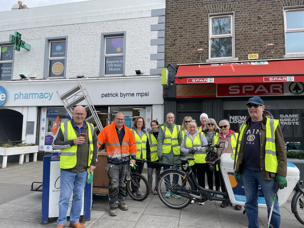 Take a look at these fantastic @BallsbridgeLive volunteers who made it their mission to clean-up their village for #SpringClean24! Great work everyone 😍 #SDGsIrl #NationalSpringClean #Dublin