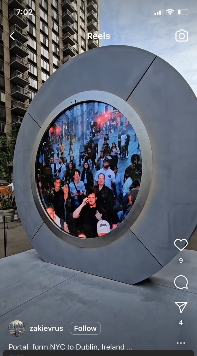 PORTAL PEEKABOO
👋 Check out this live portal in NY showing Dublin! It is a new art installation that allows you to interact with people live on the other side! 
Video by @zakievrus 
🌎 Check out portals around the world 
portals.org/portals
#Guelph  #CreativeLife #NYPortal